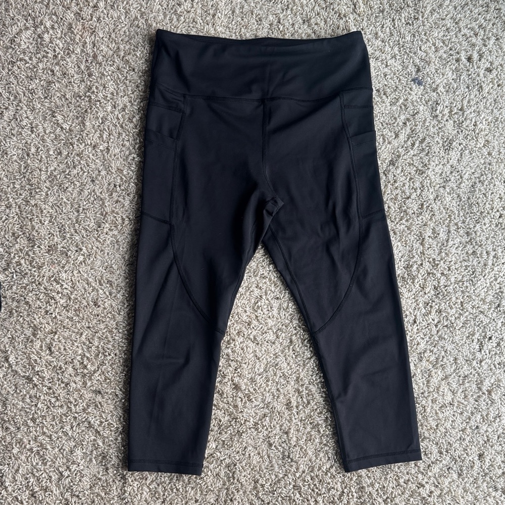 Zyia cropped Black Leggings